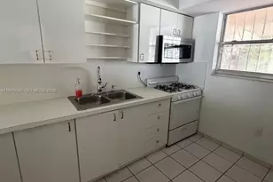 805 W 79th Pl, Hialeah, FL 33014 - Photo 2