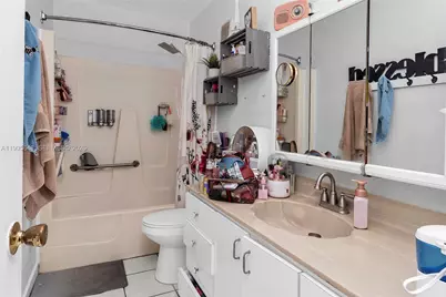 805 W 79th Pl, Hialeah, FL 33014 - Photo 16