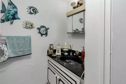 805 W 79th Pl, Hialeah, FL 33014 - Photo 12