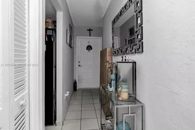 805 W 79th Pl, Hialeah, FL 33014 - Photo 12