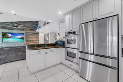 2426 NW 108th Ter, Sunrise, FL 33322 - Photo 6