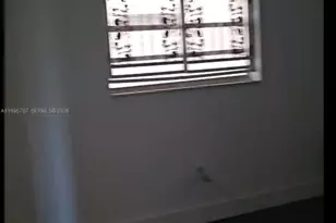 6055 W 19th Ave, Hialeah, FL 33012 - Photo 16