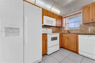 8280 Sunrise Lakes Blvd, Sunrise, FL 33322 - Photo 8