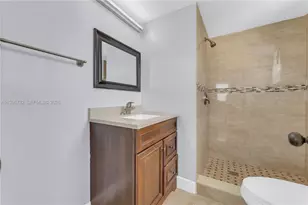 8280 Sunrise Lakes Blvd, Sunrise, FL 33322 - Photo 18