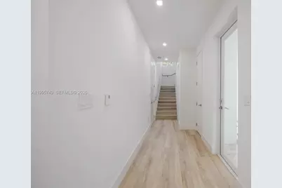 3162 Plaza St, Coconut Grove, FL 33133 - Photo 8