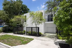 3162 Plaza St, Coconut Grove, FL 33133 - Photo 1
