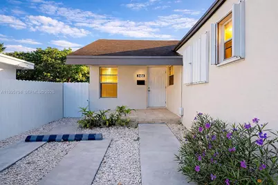 2436 NW 11th St #2436, Miami, FL 33125 - Photo 2