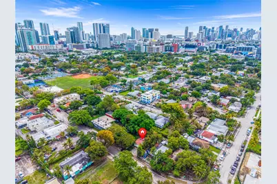 270 NW 35th St, Miami, FL 33127 - Photo 16