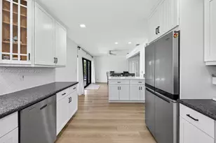 2481 SE 15th St, Pompano Beach, FL 33062 - Photo 14