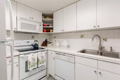1440 Brickell Bay Dr #203, Miami, FL 33131 - Photo 14