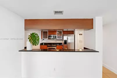 1800 N Bayshore Dr #2811, Miami, FL 33132 - Photo 4
