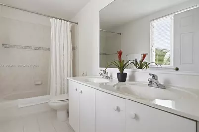 1326 Canary Island Dr, Weston, FL 33327 - Photo 36