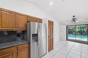 676 NW 107th Ln, Coral Springs, FL 33071 - Photo 10