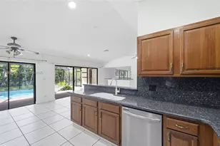 676 NW 107th Ln, Coral Springs, FL 33071 - Photo 8