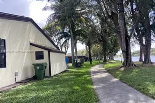 10361 Juniper Ct, Pembroke Pines, FL 33026 - Photo 16