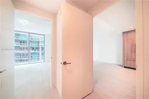 77 SE 5th St, Miami, FL 33131 - Photo 56