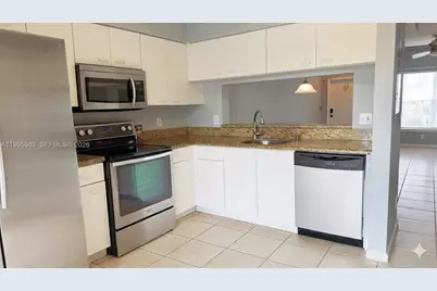9905 NW 57th Mnr, Coral Springs, FL 33076 - Photo 4
