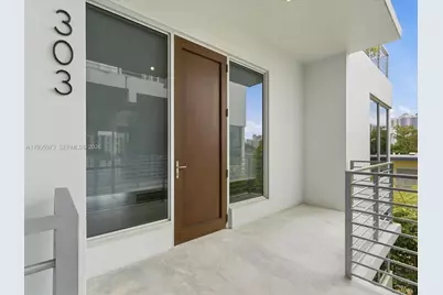 529 SW 11th St #PH303, Miami, FL 33129 - Photo 2