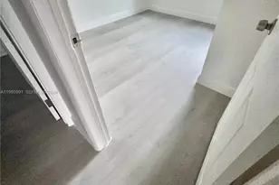 568 SW 3rd St, Miami, FL 33130 - Photo 8