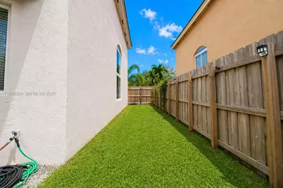 1910 SE 14th Cir, Homestead, FL 33035 - Photo 38