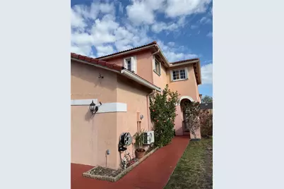 7477 NW 167th St, Hialeah, FL 33015 - Photo 2