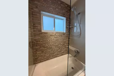 7008 NW 95th Ter, Tamarac, FL 33321 - Photo 8