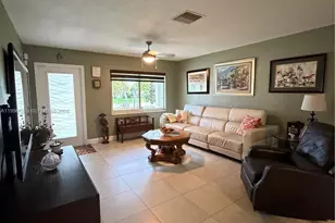 7008 NW 95th Terrace, Tamarac, FL 33321 - Photo 2