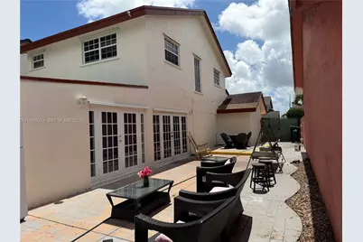 9085 Grand Canal Dr, Miami, FL 33174 - Photo 12