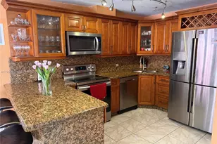 9085 Grand Canal Dr, Miami, FL 33174 - Photo 6