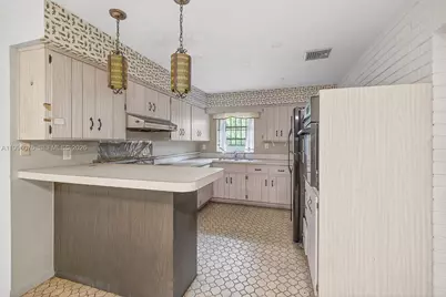985 NE 84th St, Miami, FL 33138 - Photo 16