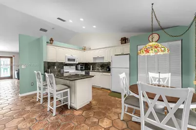 11018 SW 147th Pl, Miami, FL 33196 - Photo 8
