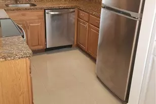 210 E Palm Cir E, Pembroke Pines, FL 33025 - Photo 8