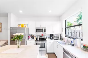 817 NE 211th St, Miami, FL 33179 - Photo 10