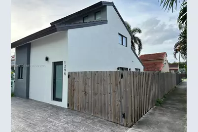 1295 SE 9th Pl #1295, Homestead, FL 33035 - Photo 2