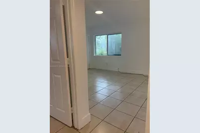 1128 NW 76th St, Miami, FL 33150 - Photo 10