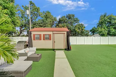 19625 NW 6th Pl, Miami Gardens, FL 33169 - Photo 10
