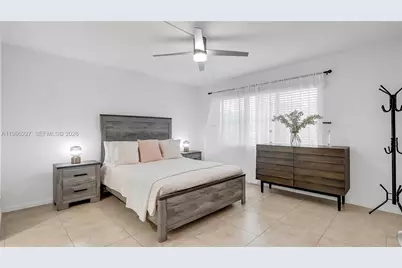 100 SW 130th Ter #204C, Pembroke Pines, FL 33027 - Photo 2