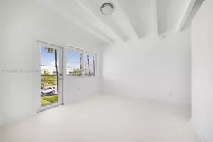 3915 N Meridian Ave, Miami Beach, FL 33140 - Photo 14