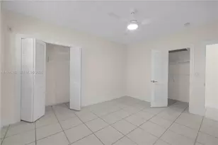 462 Golden Isles Dr, Hallandale Beach, FL 33009 - Photo 16