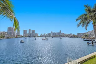 462 Golden Isles Dr, Hallandale Beach, FL 33009 - Photo 22