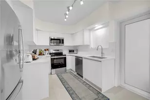 462 Golden Isles Dr, Hallandale Beach, FL 33009 - Photo 8