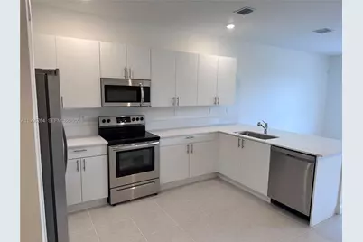 2671 SE 10th St #0, Homestead, FL 33035 - Photo 2