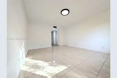 310 Lakeview Dr #105, Weston, FL 33326 - Photo 12