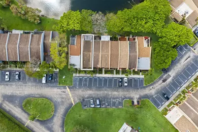 1360 NW 97th Ter #272, Pembroke Pines, FL 33024 - Photo 2