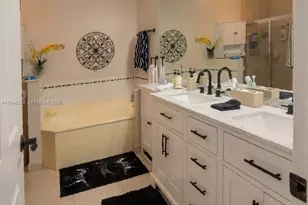 1016 Via Jardin, Riviera Beach, FL 33418 - Photo 6