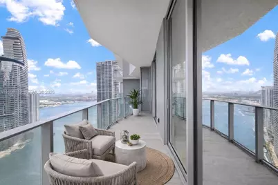 77 SE 5th Street #4206, Miami, FL 33131 - Photo 18