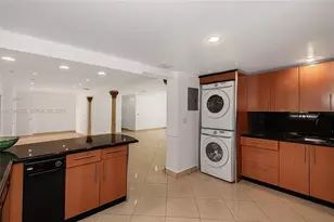 2545 NE 207th St, Miami, FL 33180 - Photo 12