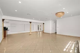 2545 NE 207th St, Miami, FL 33180 - Photo 2