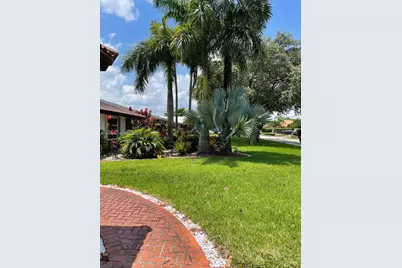 19265 E Saint Andrews Dr, Hialeah, FL 33015 - Photo 16