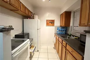 809 NE 2nd St, Hallandale Beach, FL 33009 - Photo 10